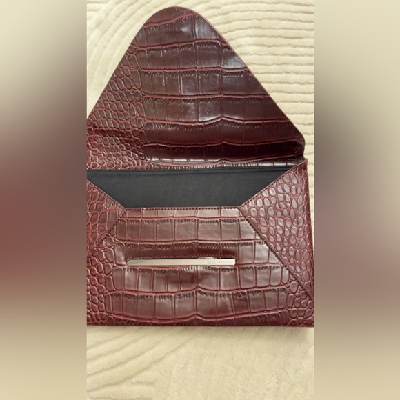 BCBG MaxAzria - Picture 4 of 10